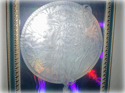 ミュシャ・ビザンチン風頭部の多段彫り
